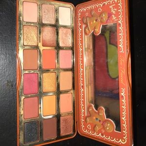 Too faced Gingerbread extra spicy pallet